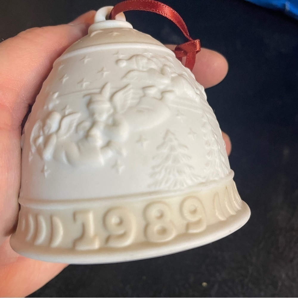 Lladró Figurine: 5616 Christmas Bell 1989